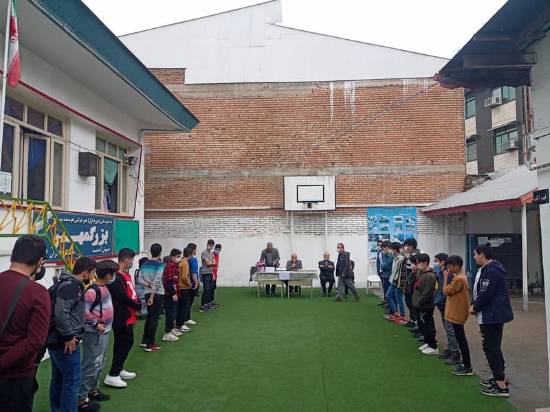 تجهیزات، امکانات و برنامه های مدرسه